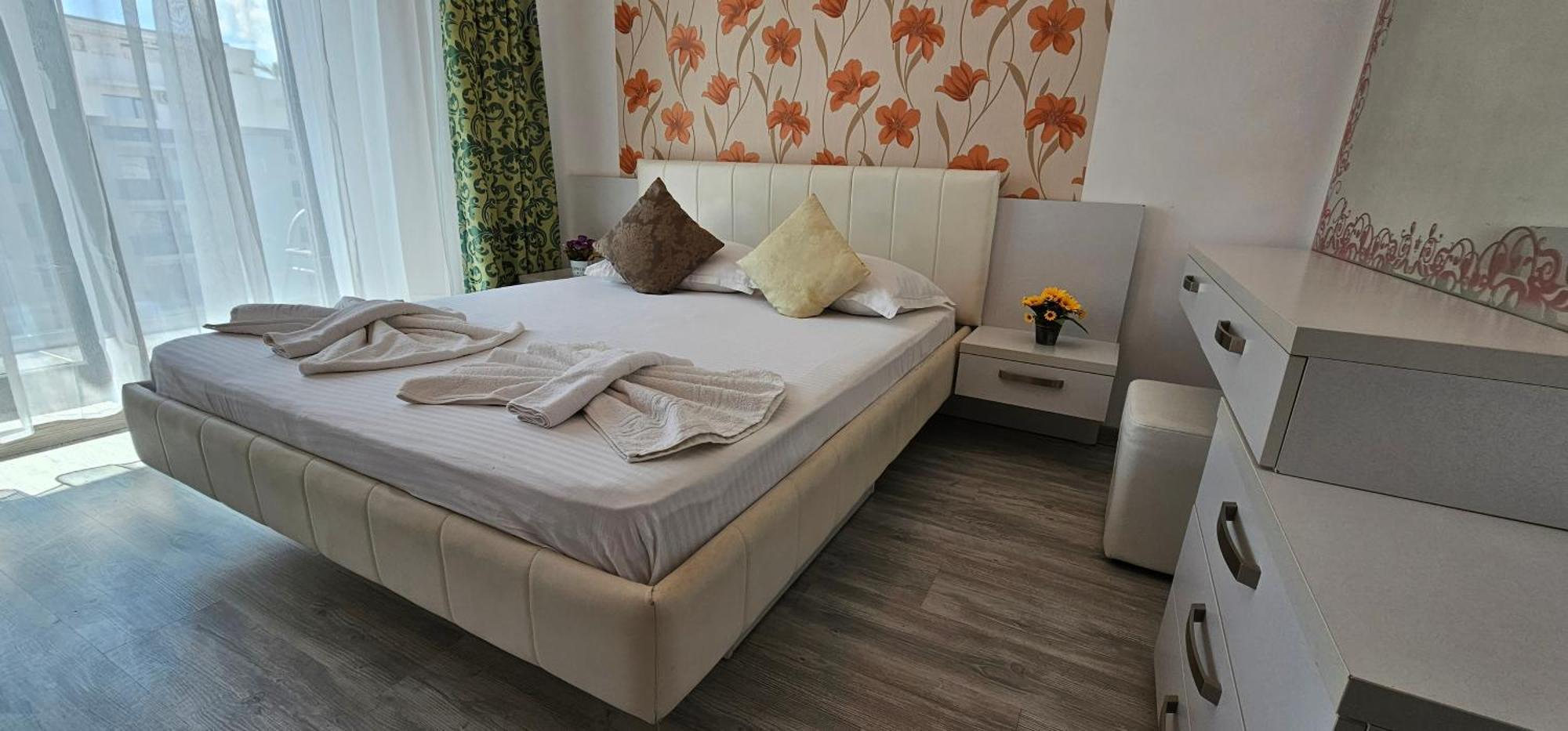 Luxury Aparthotel Promenada In Building Stefan Prima Linie La Mare Navodari Bagian luar foto